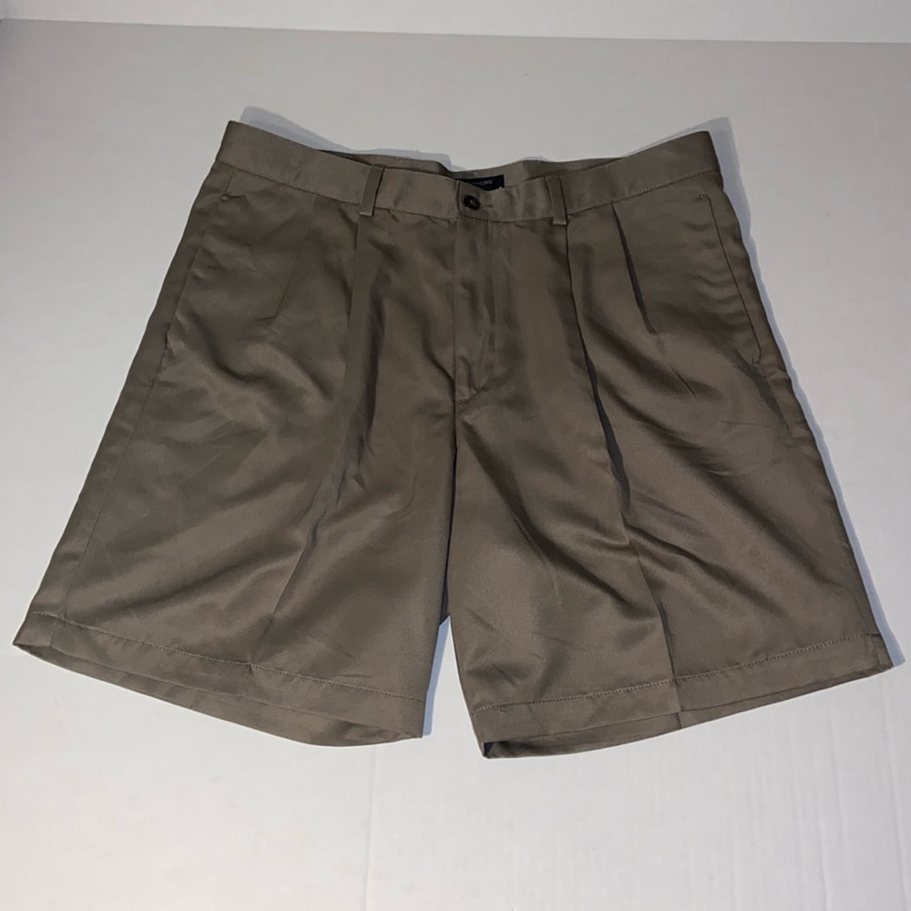 Dockers Standard Length Microfiber Pleated Size 36 Khaki Shorts New